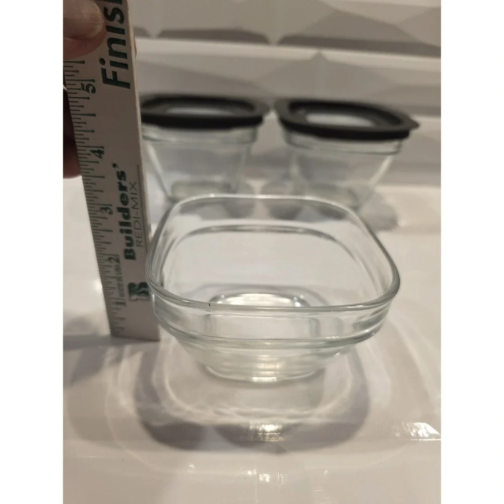 Rubbermaid Glass Food Storage Containers Lot - 2 - 1.5 Cup, 1 - 1 Cup & 5 Lids
